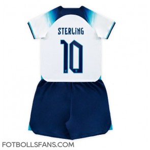 England Raheem Sterling #10 Replika Hemmatröja Barn VM 2022 Kortärmad (+ Korta byxor)